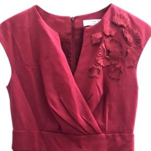 Fitted dress with floral detail